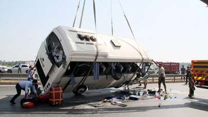 Manavgat'ta tur midibüsü devrildi: Çok sayıda yaralı