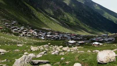 Rize yaylalarındaki kaçak yapılar tek tek yıkılıyor
