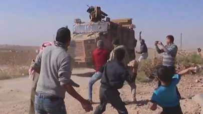 Türk araçlarına saldırı! Çocukları kullandılar