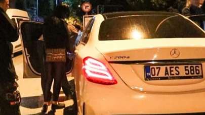 Arabasının yanına geldiğinde şaşkına döndü