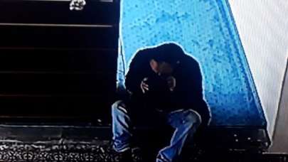 Görevli bu görüntüyü izleyince şaşırdı