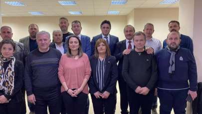 Aliağa'daki iki bağımsız meclis üyesi MHP'ye geçti