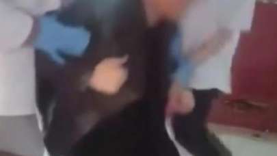 Sosyal medya bu görüntüyü konuşuyor! Doktora böyle direndi