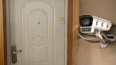 Çin'de koronavirüs takibi için insanların evine kamera kuruluyor