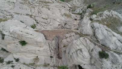 Konya'daki tarihi mahallenin 'ürküten' köprüsü