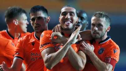 Başakşehir'den hatasız gece: Liderliğini sürdürdü