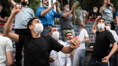 Belediyeyi yumurta yağmuruna tuttular