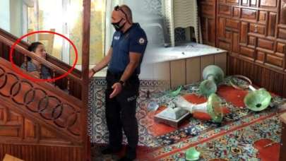 Genç kız camiyi savaş alanına çevirdi!