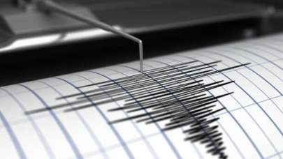 Gece saatlerinde korkutan deprem! İstanbul'dan da hissedildi