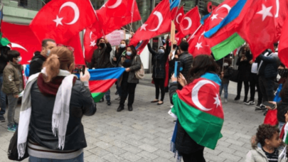 Almanya'da yaşayan Türkler Azerbaycan'a destek mitingi düzenledi