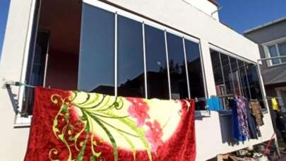 Cam balkon faciası! Ekipler son anda yetişti