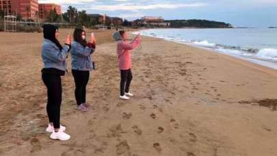 Bir anda belirdiler! Herkes telefona sarıldı