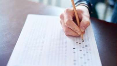 Ehliyet sınavında akılalmaz kopya düzeneği