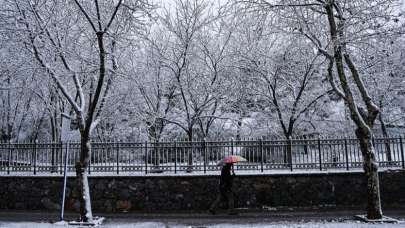 İstanbul'un yüksek kesimlerinde kar yağışı devam ediyor
