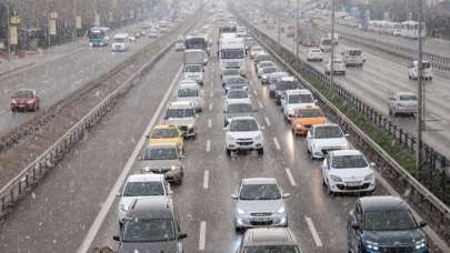İstanbul'un bazı ilçelerinde kar yağışı etkili oluyor