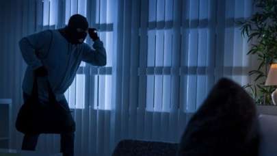 Evde 4 gün yaşayıp sonra soydular