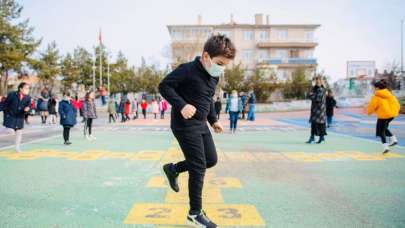 Bakan Selçuk'tan teneffüste oynayan öğrencilerle ilgili paylaşım