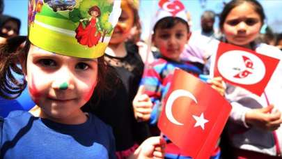 23 Nisan şiirleri 1,2,3 kıtalık anlamlı en güzel şiirler | Resimli çok okunan 23 Nisan şiirleri uzun