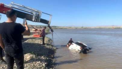 Polisten kaçarken çaya uçtu!