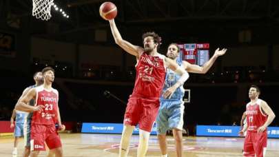 12 Dev Adam Olimpiyat Elemeleri'ne galibiyetle başladı