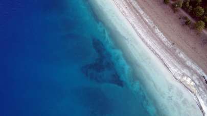 Salda Gölü'nde oluşan kalp şeklindeki görüntü ilgi çekti