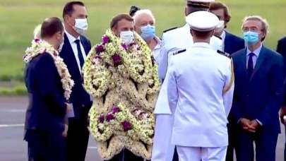 Macron yürüyen çelenk oldu