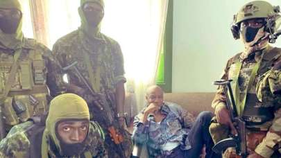 Gine'de darbe! Cumhurbaşkanı Conde rehin alındı