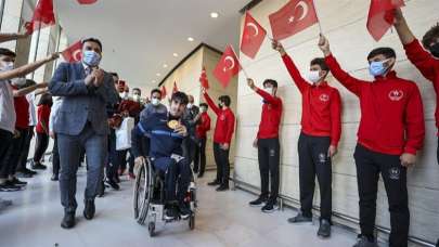 Para milli sporcular Tokyo 2020'yi rekor sayıda madalyayla tamamladı