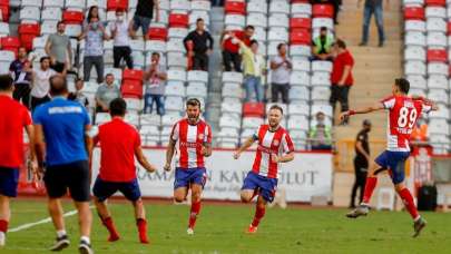 Antalyaspor son dakikada güldü