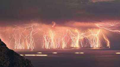 Bu göle saatte 280 yıldırım düşüyor