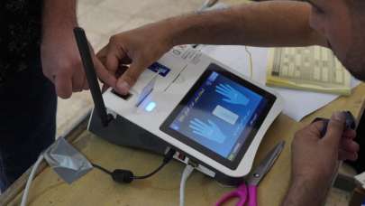 Irak'ta oy verme işlemi sırasında elektronik cihazlar arızalandı