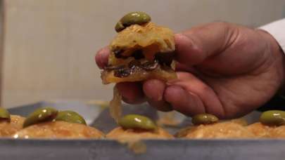 Bu da oldu! Zeytinli baklava ürettiler