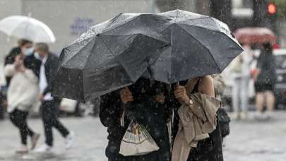 Meteoroloji saat verip uyardı: Kuvvetli sağanak geliyor