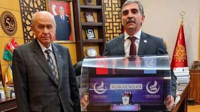 MHP Lideri Devlet Bahçeli'ye anlamlı hediye