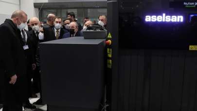 Cumhurbaşkanı Erdoğan, ASELSAN üretimi X-ray cihazını inceledi