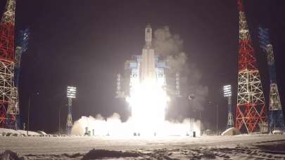 Rusya en büyük roketi Angara 5'i fırlattı