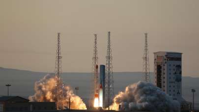 İran'ın 'Simurg'u yeterli hıza ulaşamadı: Yük yörüngeye oturamadı