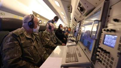 Bakan Akar ve komutanlardan yılın son gününde yoğun mesai