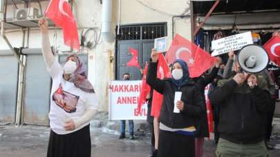 Terör mağduru ailelerden HDP binası önünde eylem