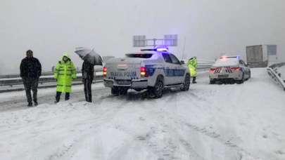 Antalya-Konya kara yolunda yoğun kar yağışı