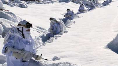 Kahraman komandolar teröristlere göz açtırmıyor
