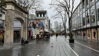 Hollanda'da kısıtlamalar kademeli olarak kaldırılıyor