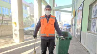 Çöpe atacaktı, poşetin ağırlığından şüphelenince...