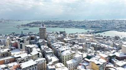 Karadeniz'den nem topladı, İstanbul'a kar bıraktı