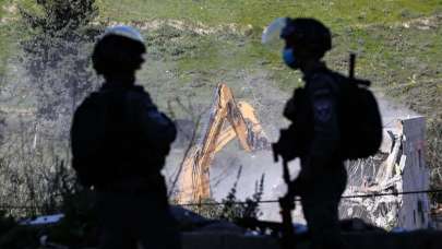 İsrail askerleri Batı Şeria'da Filistinli ailenin evini yıktı