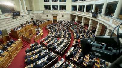 Türkiye'de üretilen maskeler, Yunan Parlamentosunda tartışma yarattı
