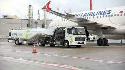 THY çevreci yakıtla ilk kez Paris'e uçtu