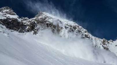 O ülkede 7 ordu görevlisi çığ altında kaldı