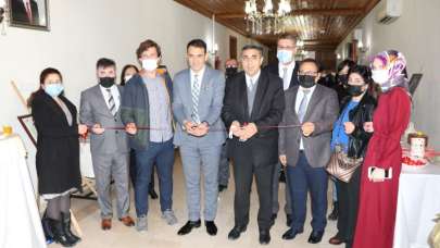 Altunok sergi açılışına katıldı