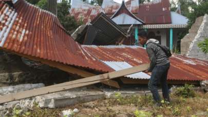 Endonezya’daki depremde ölü sayısı yükseldi